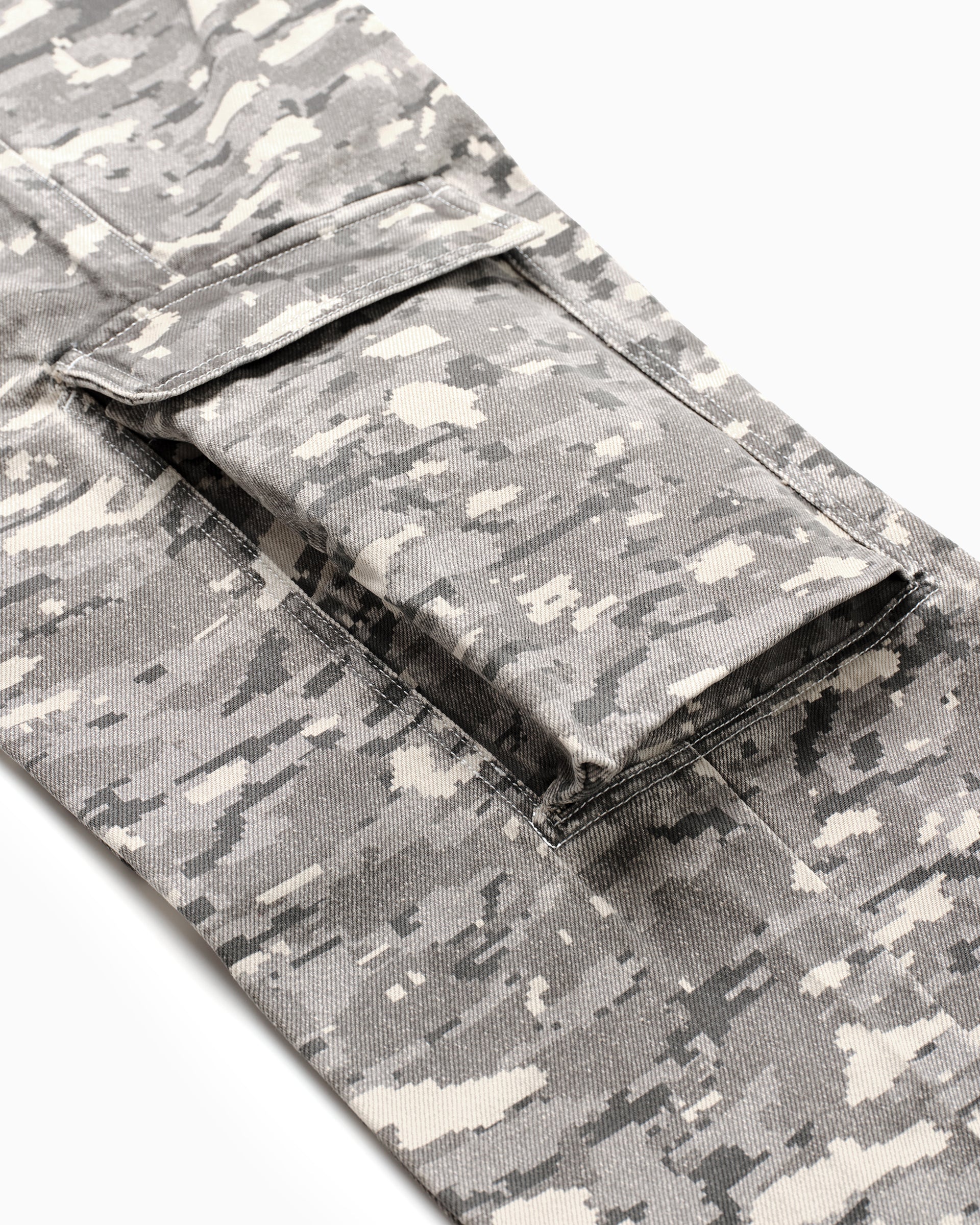 PEQUOD DIGI CAMO CARGOS [SNOW]